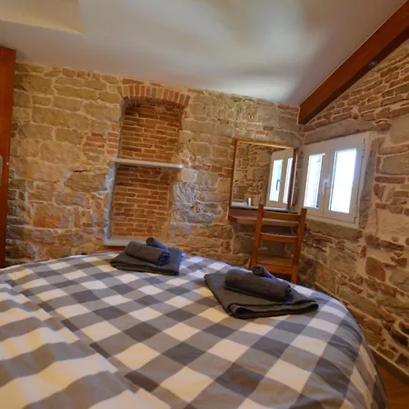Urban And Upscale Homes Old Town Apartment *