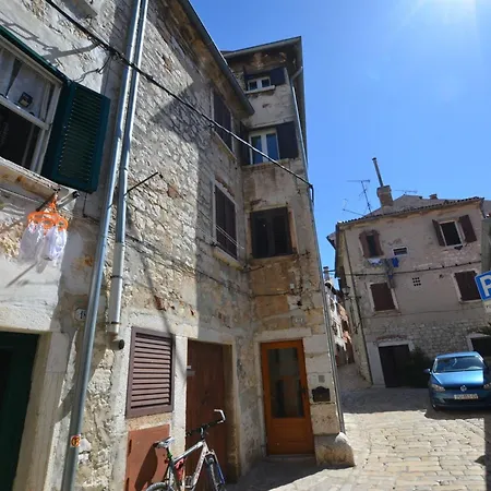 Urban And Upscale Homes Old Town Apartment Rovinj