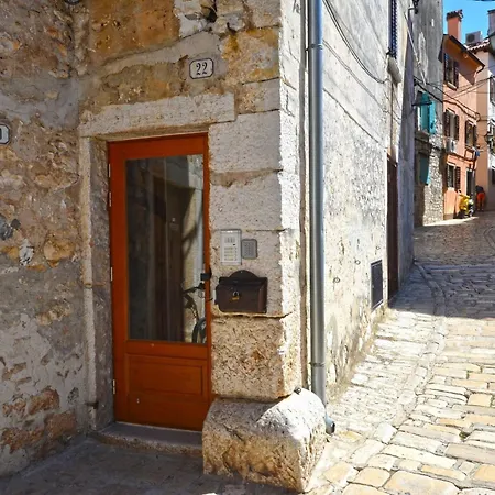 Urban And Upscale Homes Old Town Apartment *